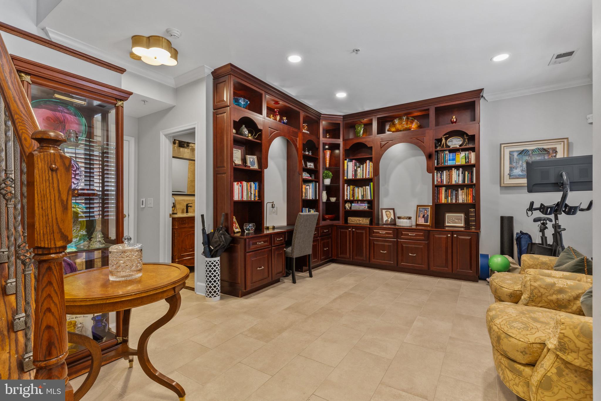1262 Dockside Circle Baltimore, MD 21224 - Photo 11 of 35 a living room with furniture a lamp and a flat screen tv