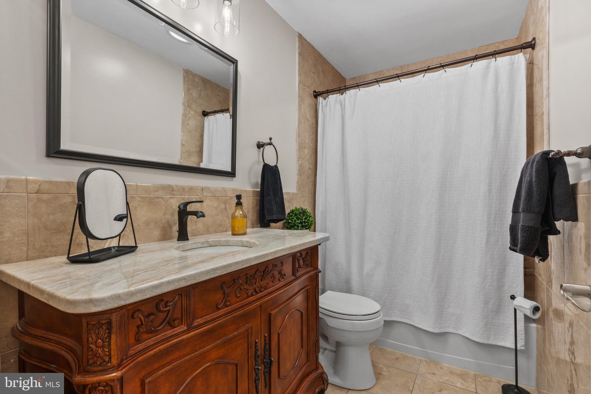 1262 Dockside Circle Baltimore, MD 21224 - Photo 12 of 35 a bathroom with a sink toilet and mirror