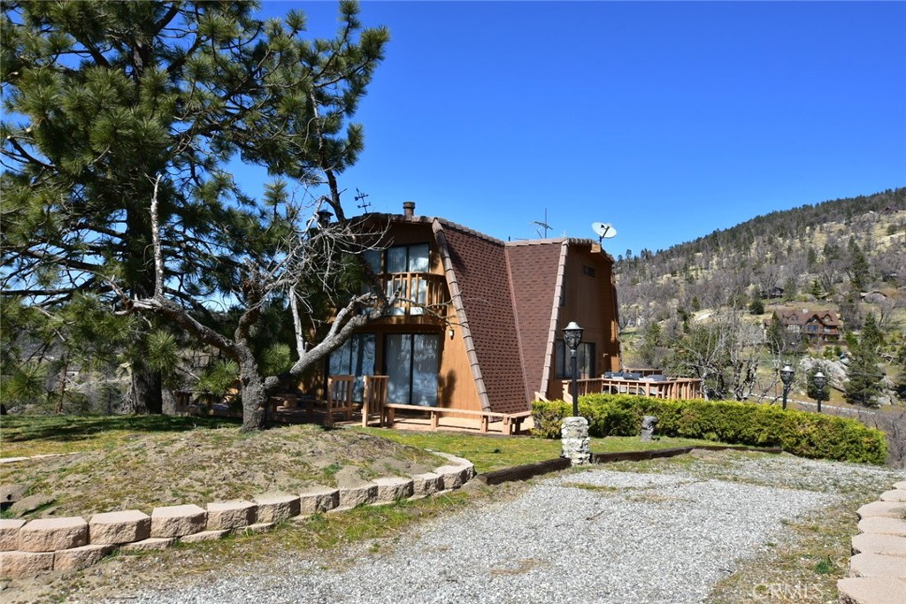 a view of house with a yard