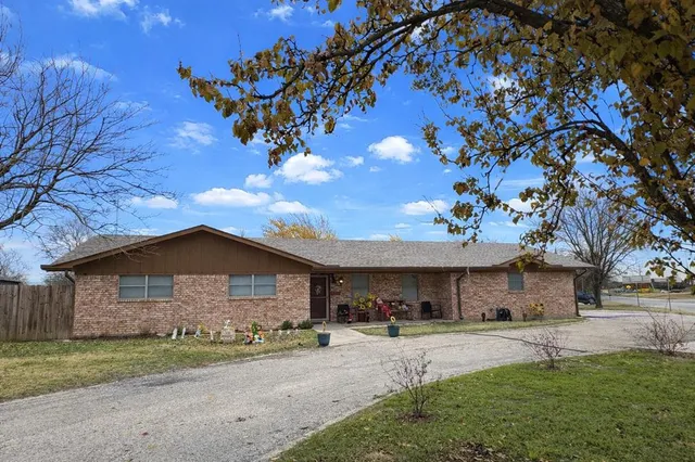 $330,000 | 6989 Farm To Market Road 922, Era, TX 76238
