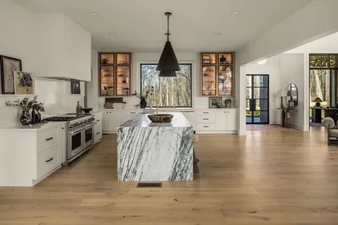 $8,250,000 | 3976 New Highway 96 West, Franklin, TN 37064