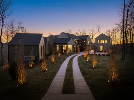 $8,250,000 | 3976 New Highway 96 West, Franklin, TN 37064