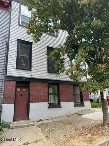 $1,045 | 97 Philip Street, Unit BSMNT, Albany, NY 12202