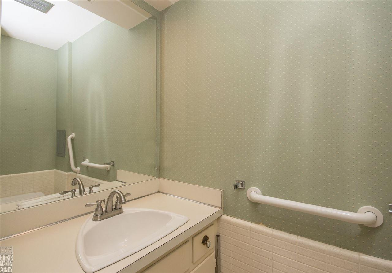 660 Cook Grosse Pointe, MI 48236 - Photo 10 of 20 31332683-9.JPG