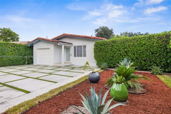 $5,800 | 2121 Red Road, Coral Gables, FL 33155