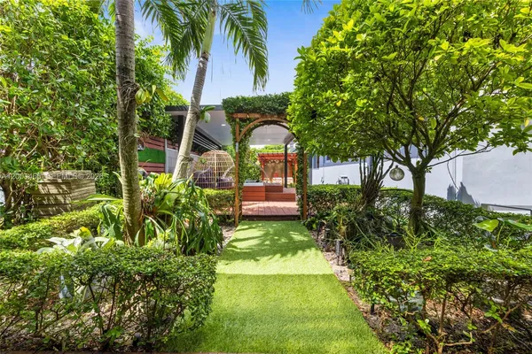 $5,800 | 2121 Red Road, Coral Gables, FL 33155