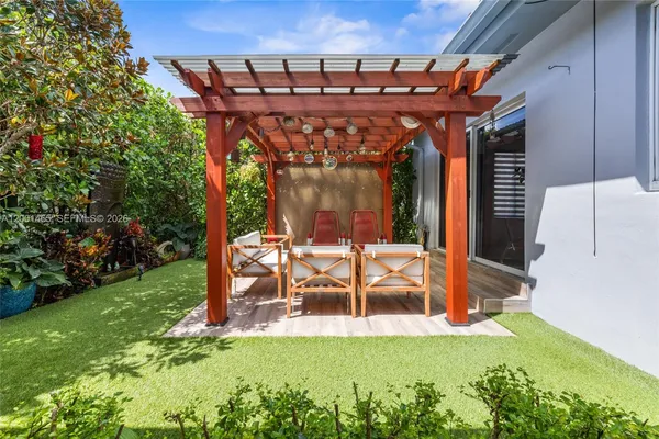 $5,800 | 2121 Red Road, Coral Gables, FL 33155