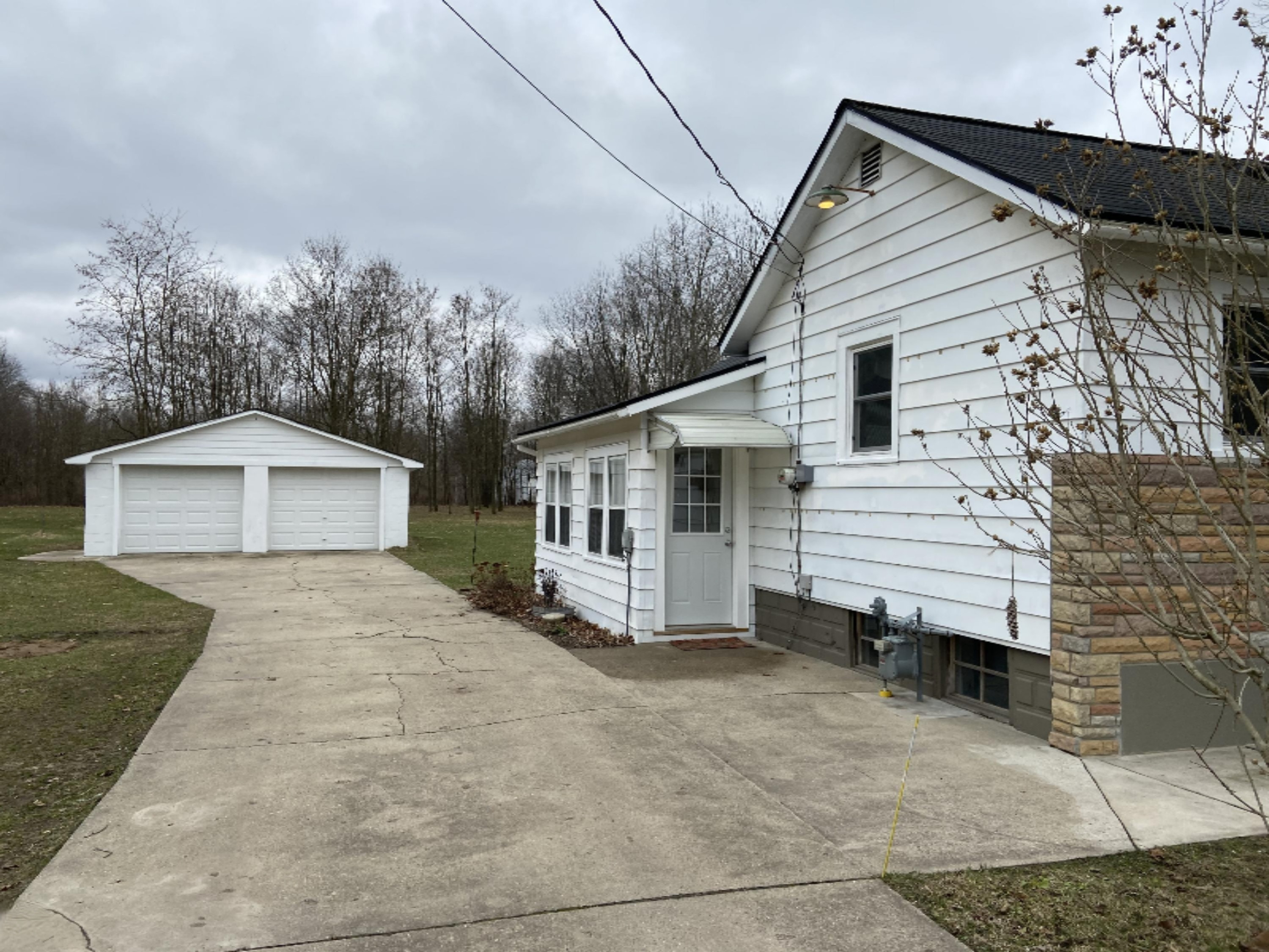 1439 River Street Three Rivers, MI 49093 - Photo 2 of 39 IMG_0336