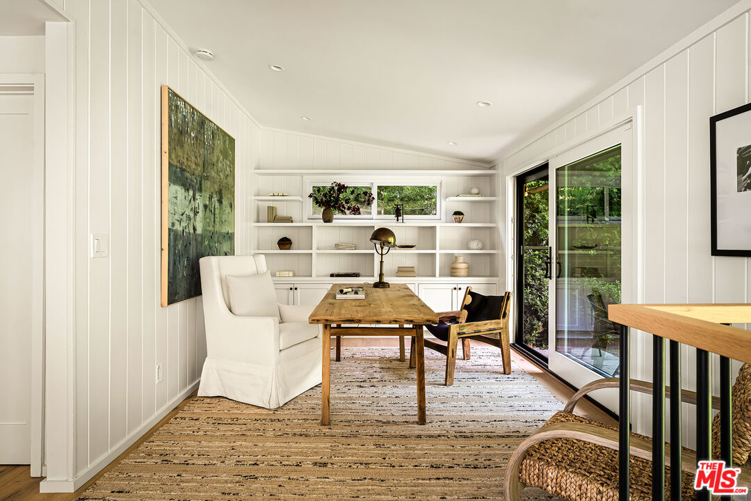 327 East Rustic Road Santa Monica, CA 90402 - Photo 17 of 37