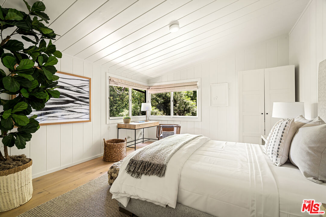 327 East Rustic Road Santa Monica, CA 90402 - Photo 20 of 37