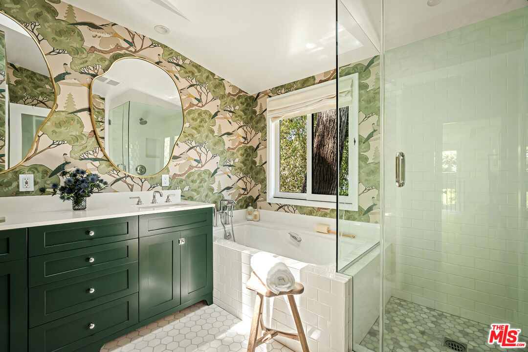 327 East Rustic Road Santa Monica, CA 90402 - Photo 21 of 37