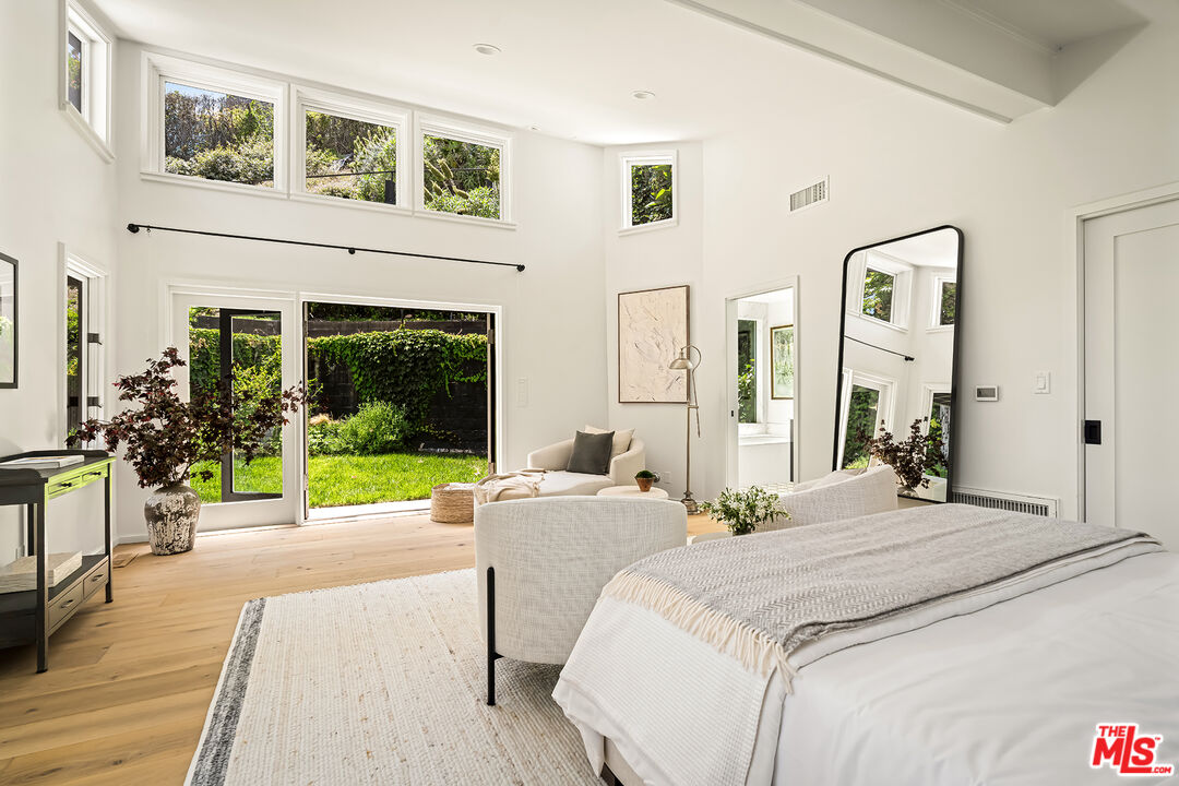 327 East Rustic Road Santa Monica, CA 90402 - Photo 24 of 37