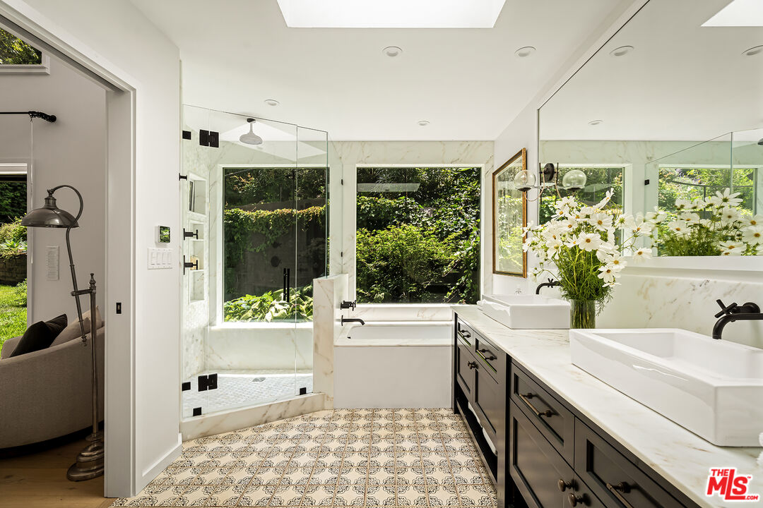 327 East Rustic Road Santa Monica, CA 90402 - Photo 26 of 37