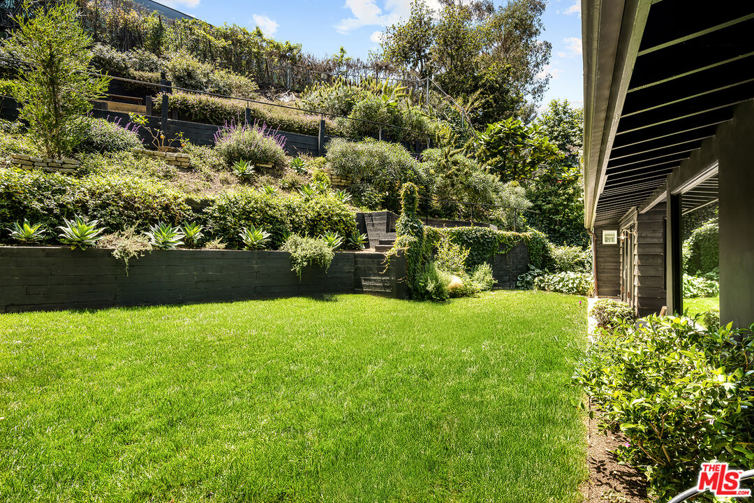 327 East Rustic Road Santa Monica, CA 90402 - Photo 30 of 37