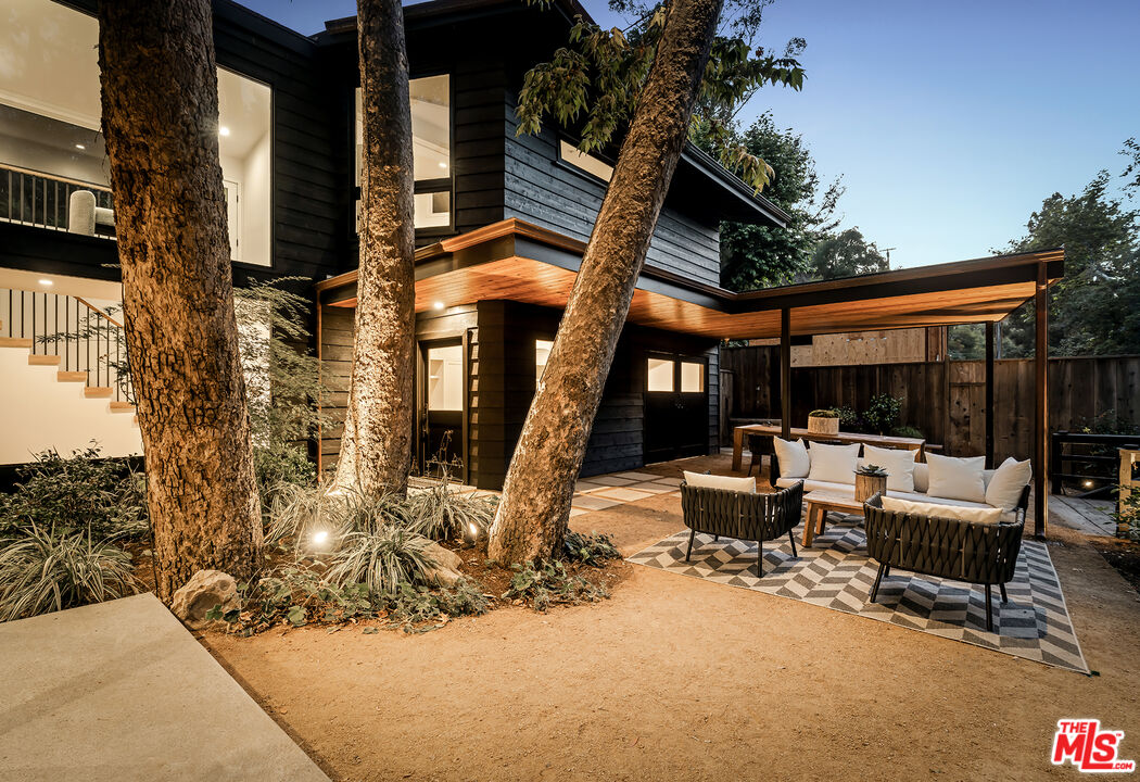 327 East Rustic Road Santa Monica, CA 90402 - Photo 35 of 37