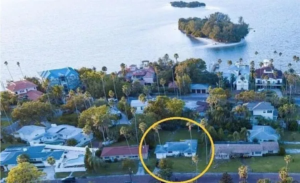 $2,750 | 1790 Santa Barbara Drive, Dunedin, FL 34698