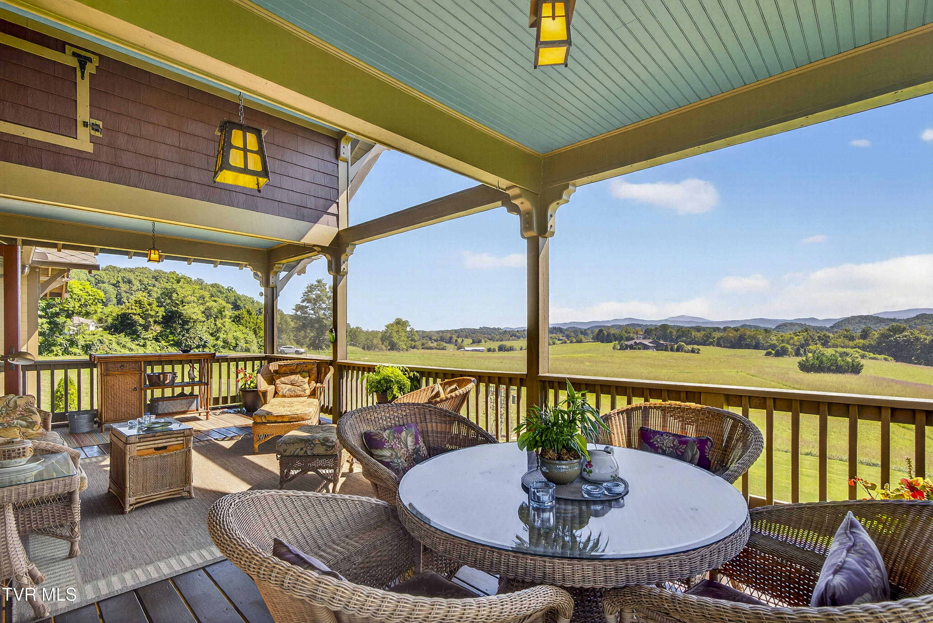 28120 Osceola Road Abingdon, VA 24211 - Photo 12 of 90 Inviting Screened Porch