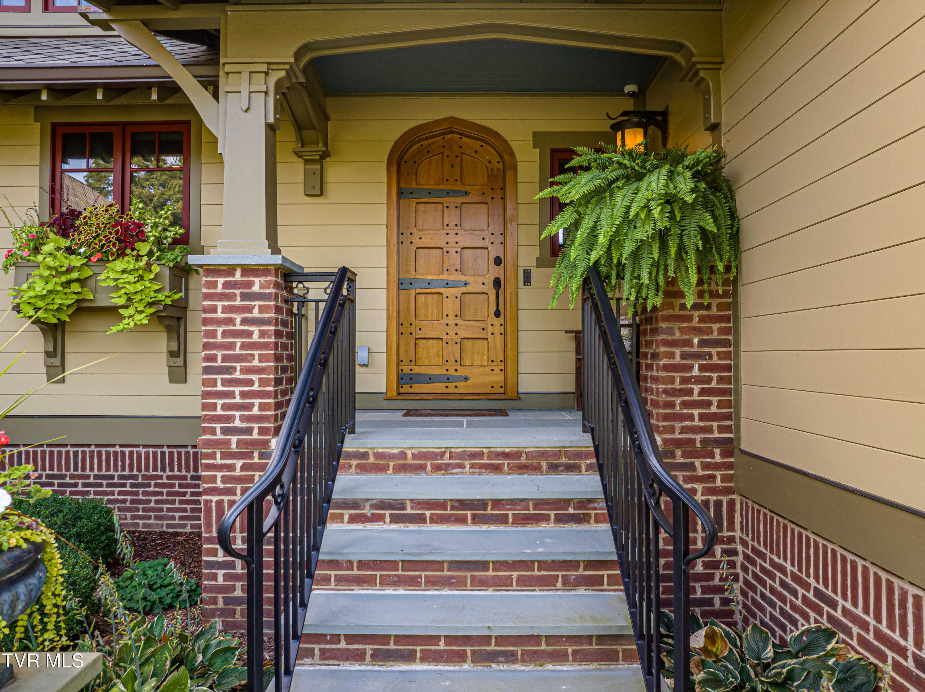 28120 Osceola Road Abingdon, VA 24211 - Photo 2 of 90 Welcoming front porch