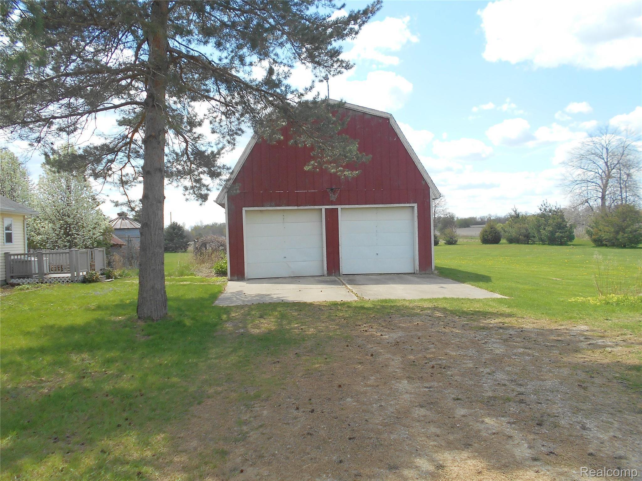 2479 Valentine Road Lapeer, MI 48446 - Photo 10 of 33 DSCN0665.JPG