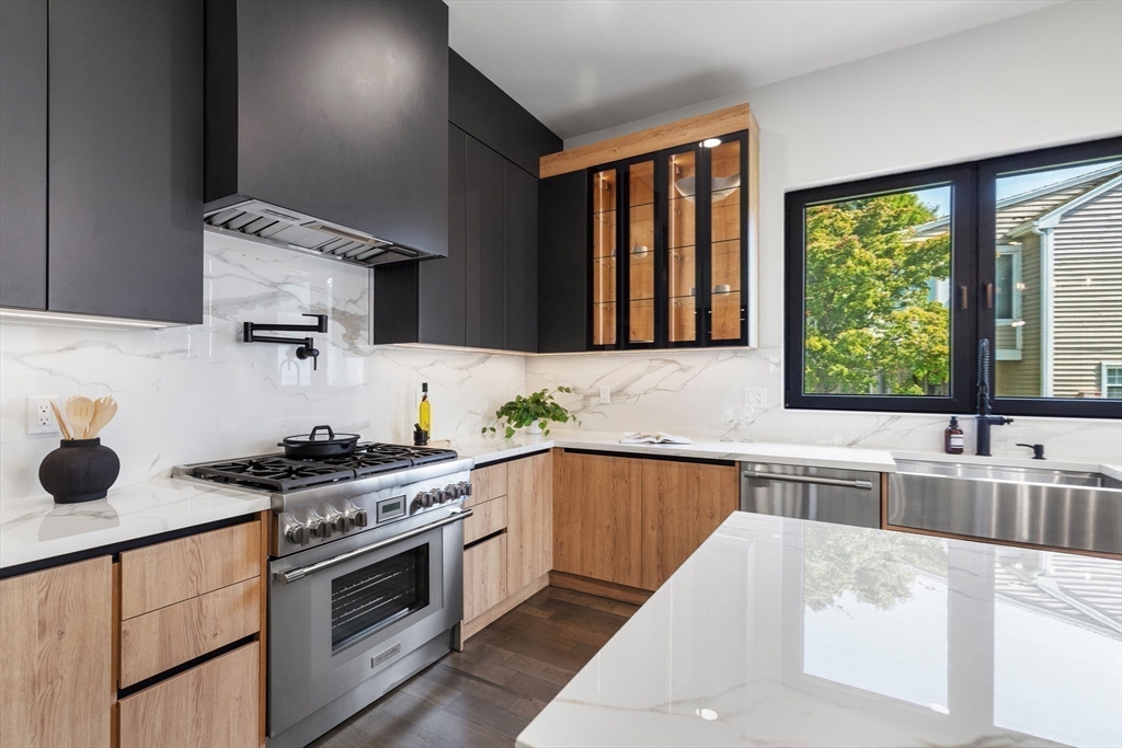 14 Winslow Road Needham, MA 02492 - Photo 4 of 32