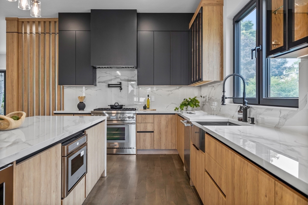 14 Winslow Road Needham, MA 02492 - Photo 5 of 32