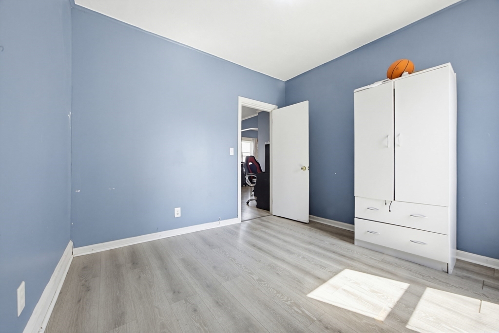 916 County Street Fall River, MA 02723 - Photo 15 of 36