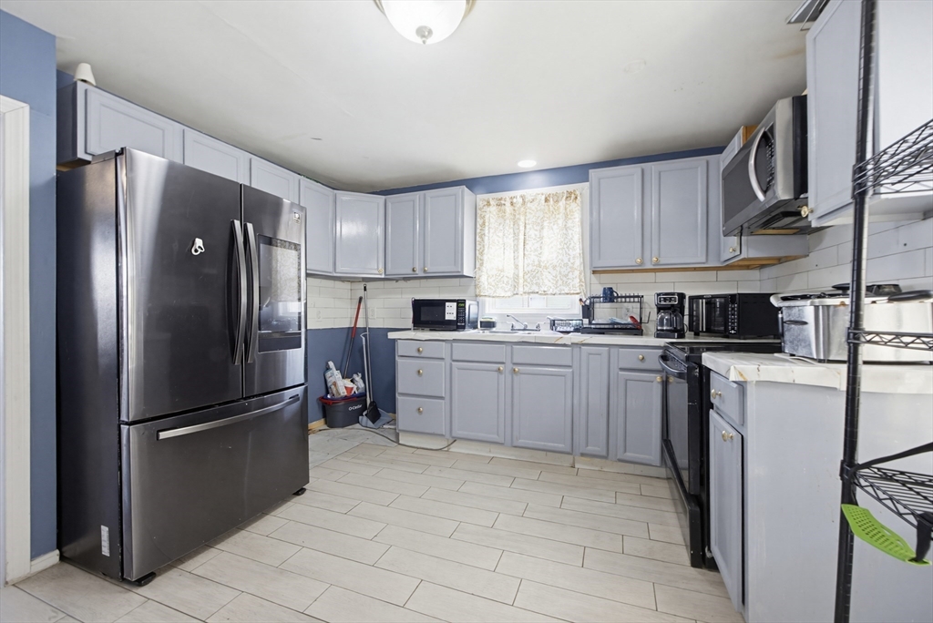 916 County Street Fall River, MA 02723 - Photo 7 of 36