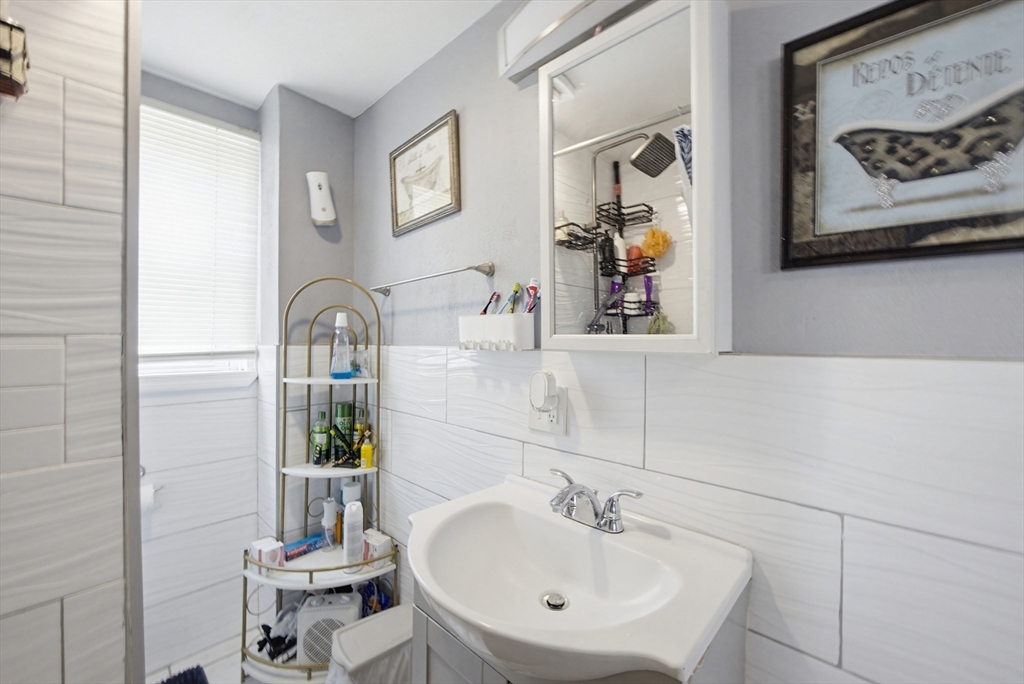 916 County Street Fall River, MA 02723 - Photo 9 of 36