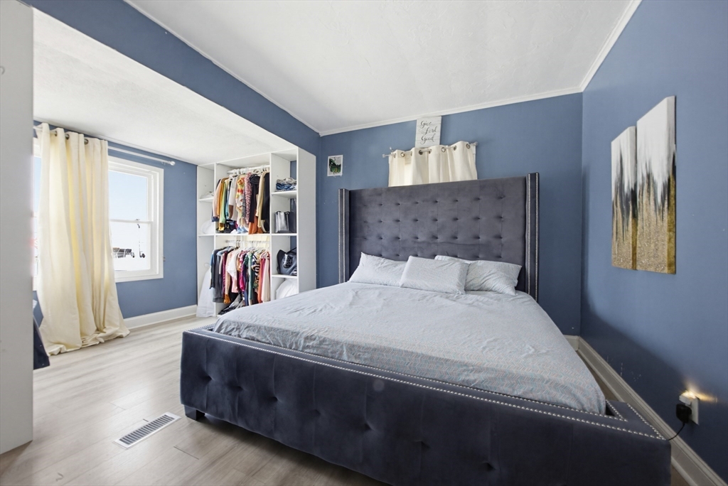 916 County Street Fall River, MA 02723 - Photo 10 of 36