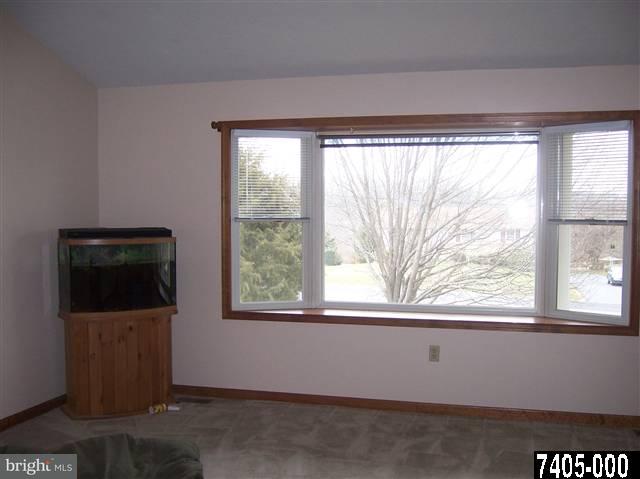 996 Pine Grove Road Hanover, PA 17331 - Photo 4 of 19
