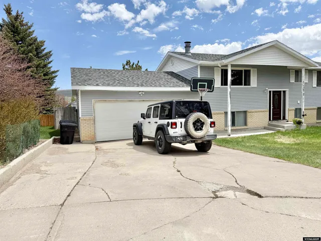 $304,000 | 1130 Canyon Road, Kemmerer, WY 83101