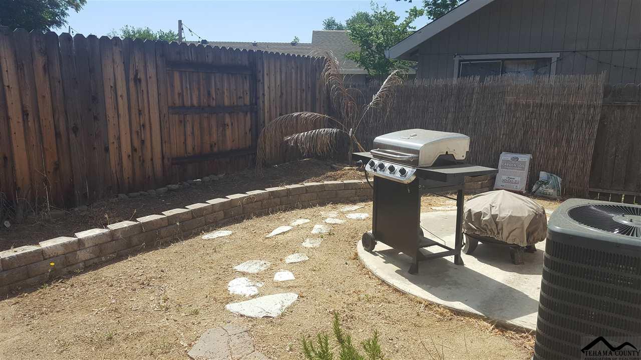 11040 Hillcrest Road, Unit 11040 HIRSCHFELD WAY RAN Rancho Cordova, CA 95670 - Photo 17 of 37
