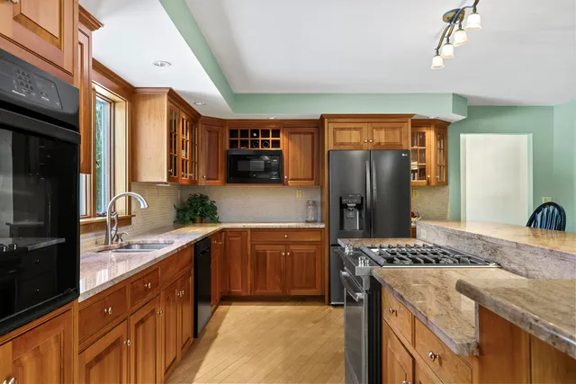 $915,000 | 25 Stoneybrook Lane, Bristol, ME 04539