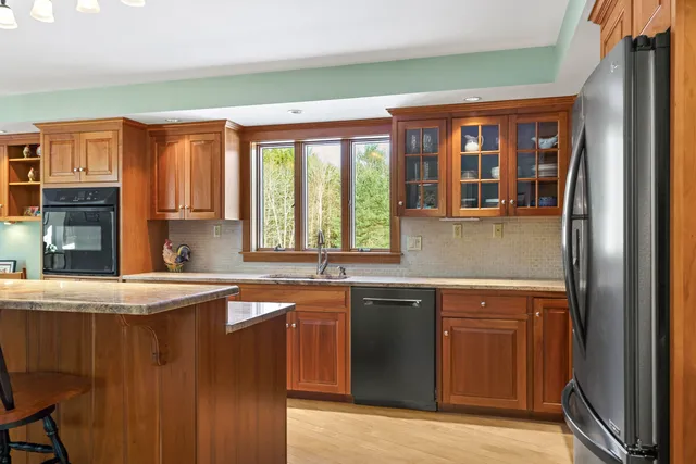 $915,000 | 25 Stoneybrook Lane, Bristol, ME 04539