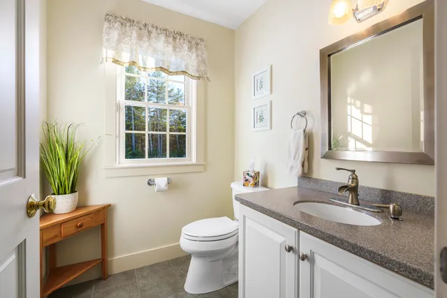 $915,000 | 25 Stoneybrook Lane, Bristol, ME 04539