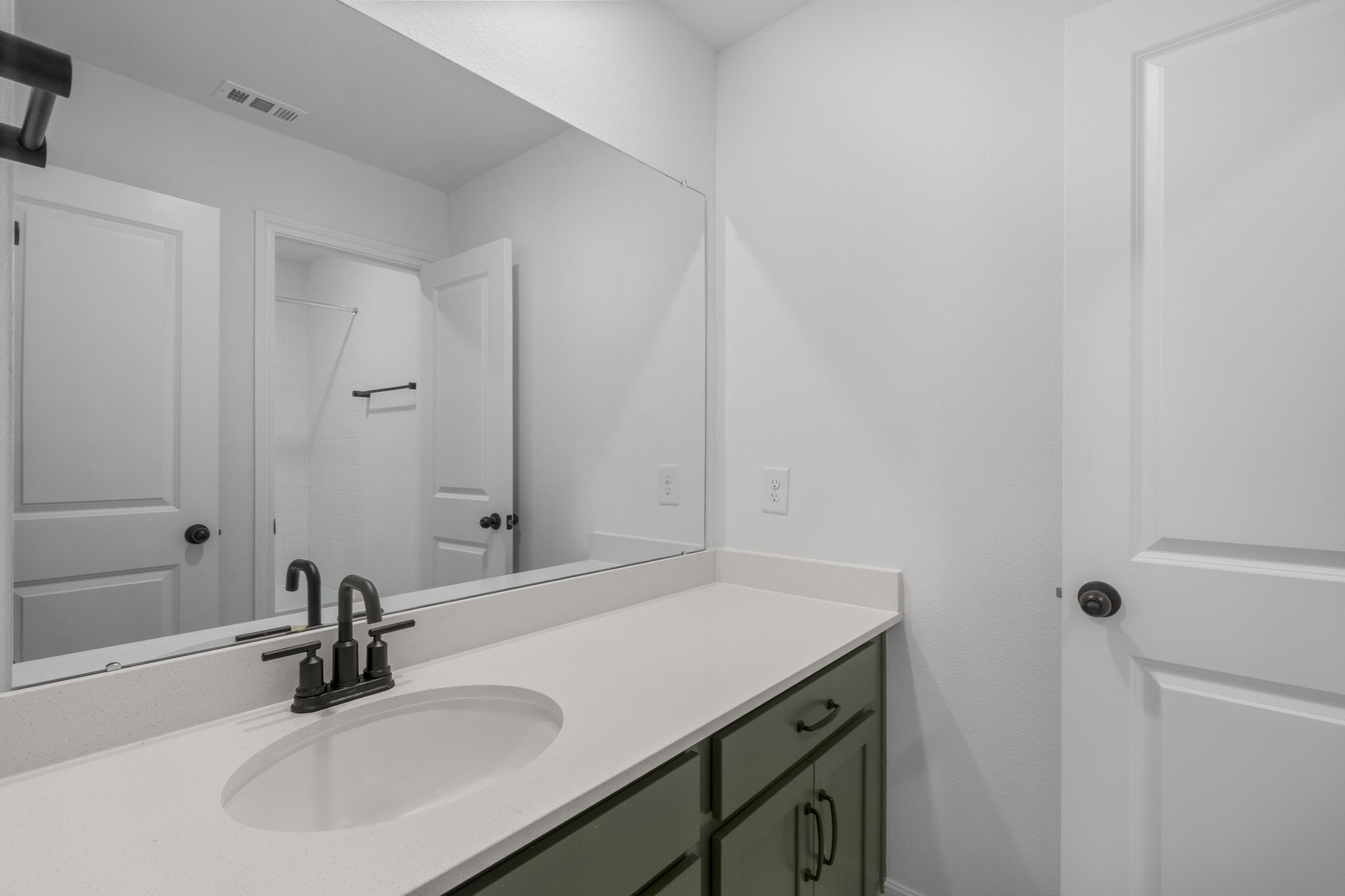 7822 Jasper Meadows Way Angleton, TX 77515 - Photo 15 of 33 a bathroom with a sink and a mirror