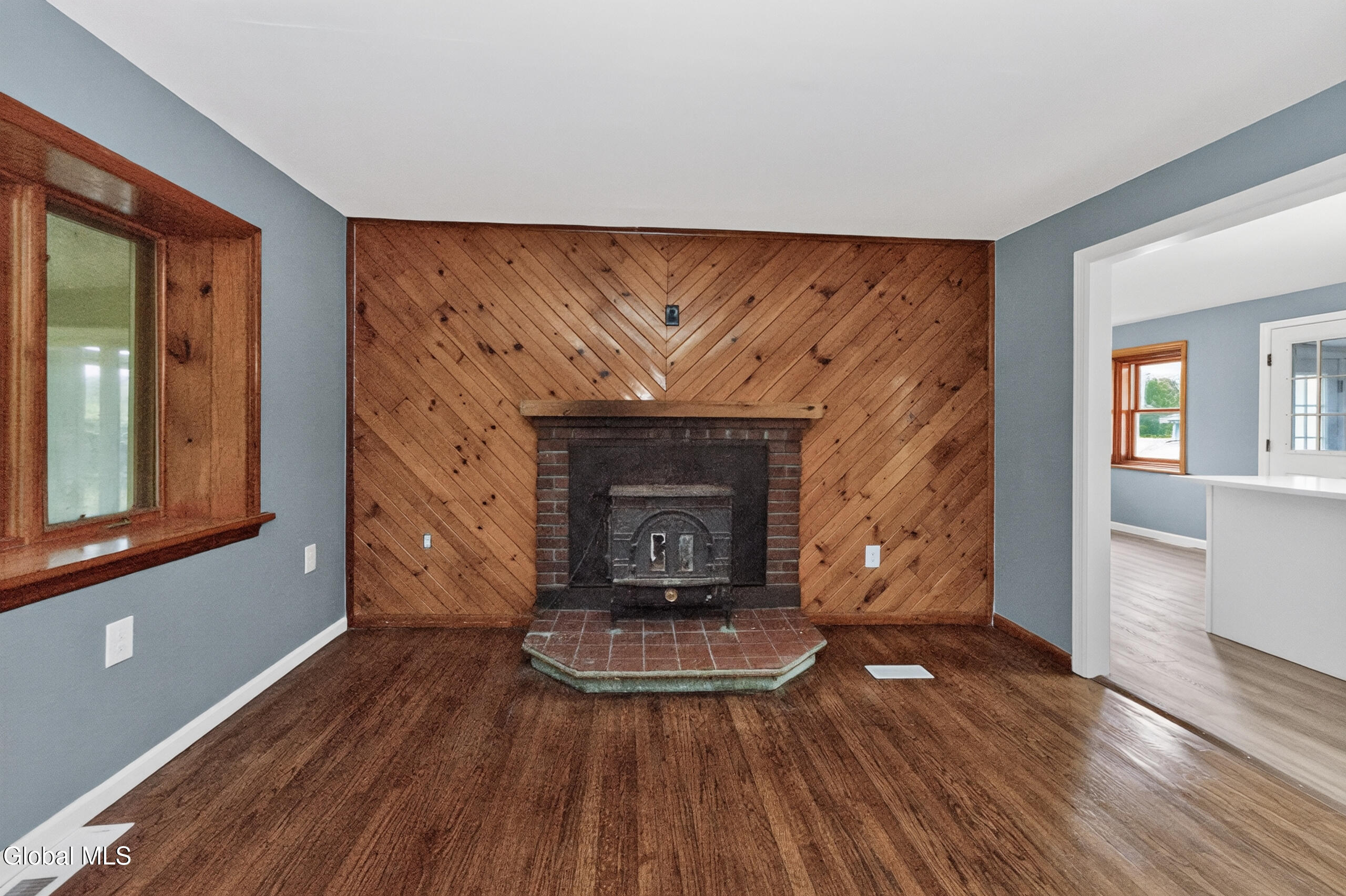 1135 Sacandaga Road Schenectady, NY 12302 - Photo 16 of 30 3 Livingroom 5