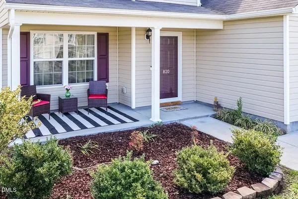 a view of a back yard of the house