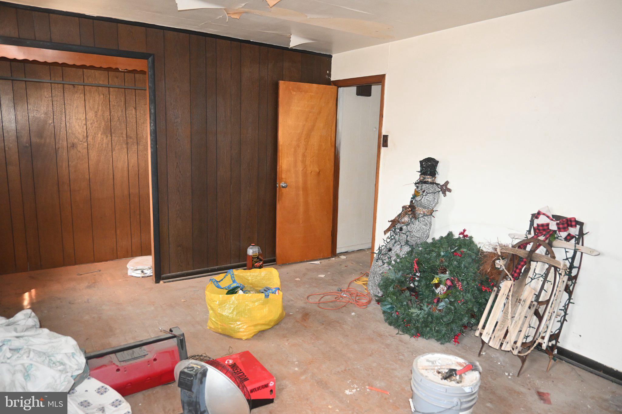 433 North Gross Street Philadelphia, PA 19151 - Photo 16 of 30 large bedroom with large closet..