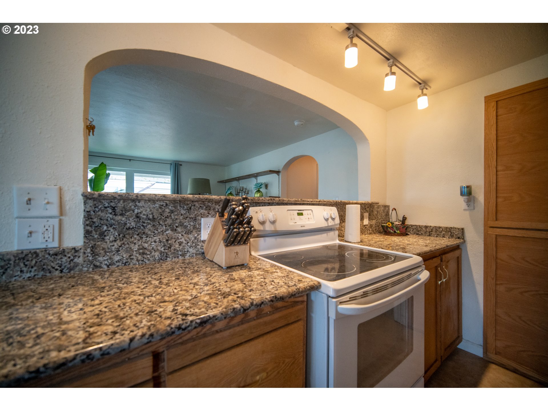 3160 Elmira Road Eugene, OR 97402 - Photo 4 of 32 Gallery Image 4