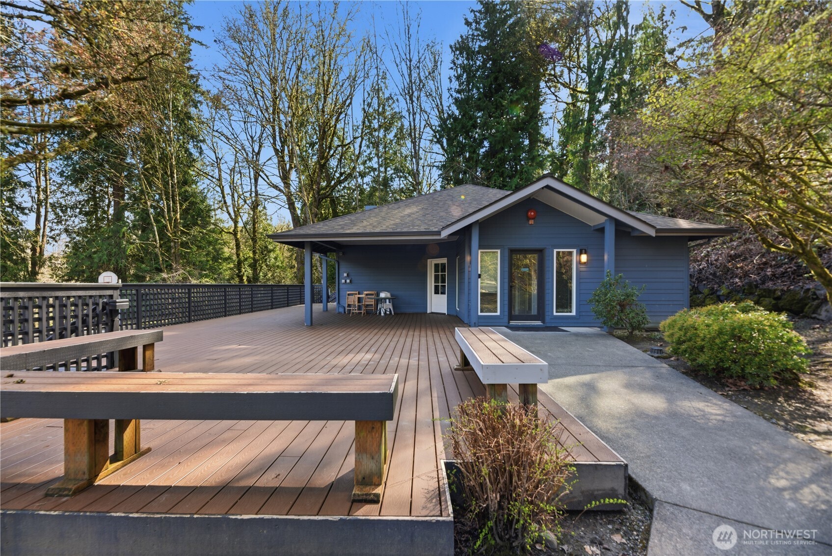 15615 Waynita Way Northeast, Unit B303 Bothell, WA 98011 - Photo 25 of 30 a front view of a house with garden