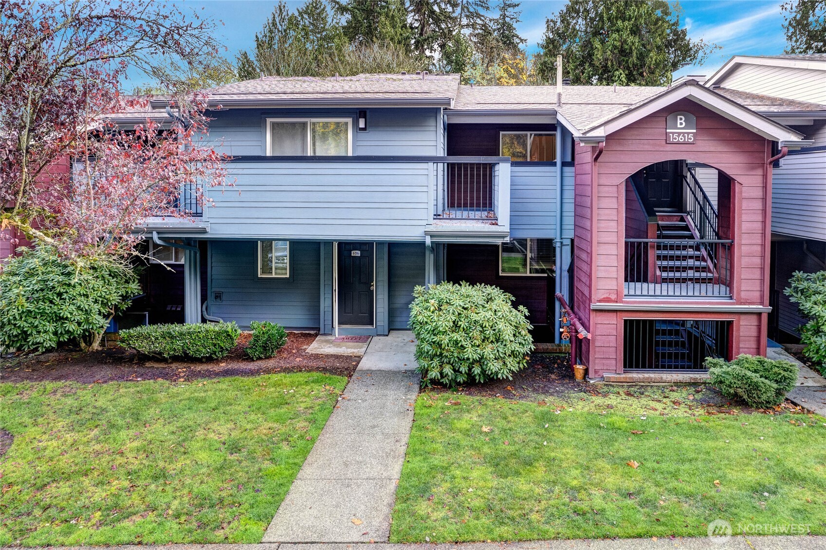 15615 Waynita Way Northeast, Unit B303 Bothell, WA 98011 - Photo 3 of 30 a front view of a house with garden