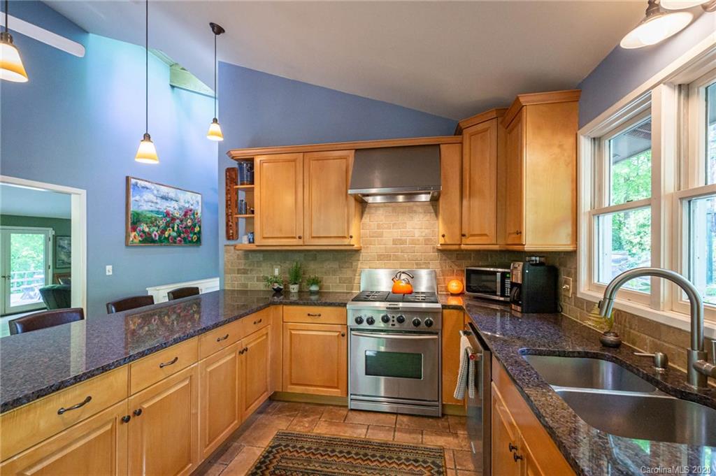 121 Riverside Court Morganton, NC 28655 - Photo 8 of 34 Gallery Image 8