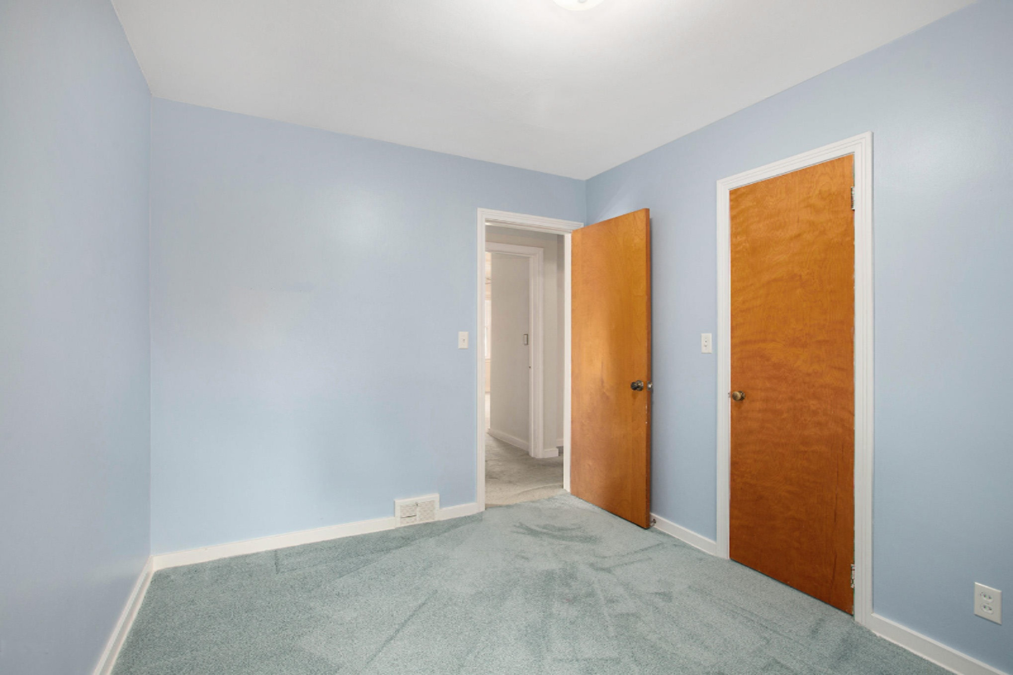 3528 Random Road Kalamazoo, MI 49004 - Photo 11 of 21 NDP DNGs_23