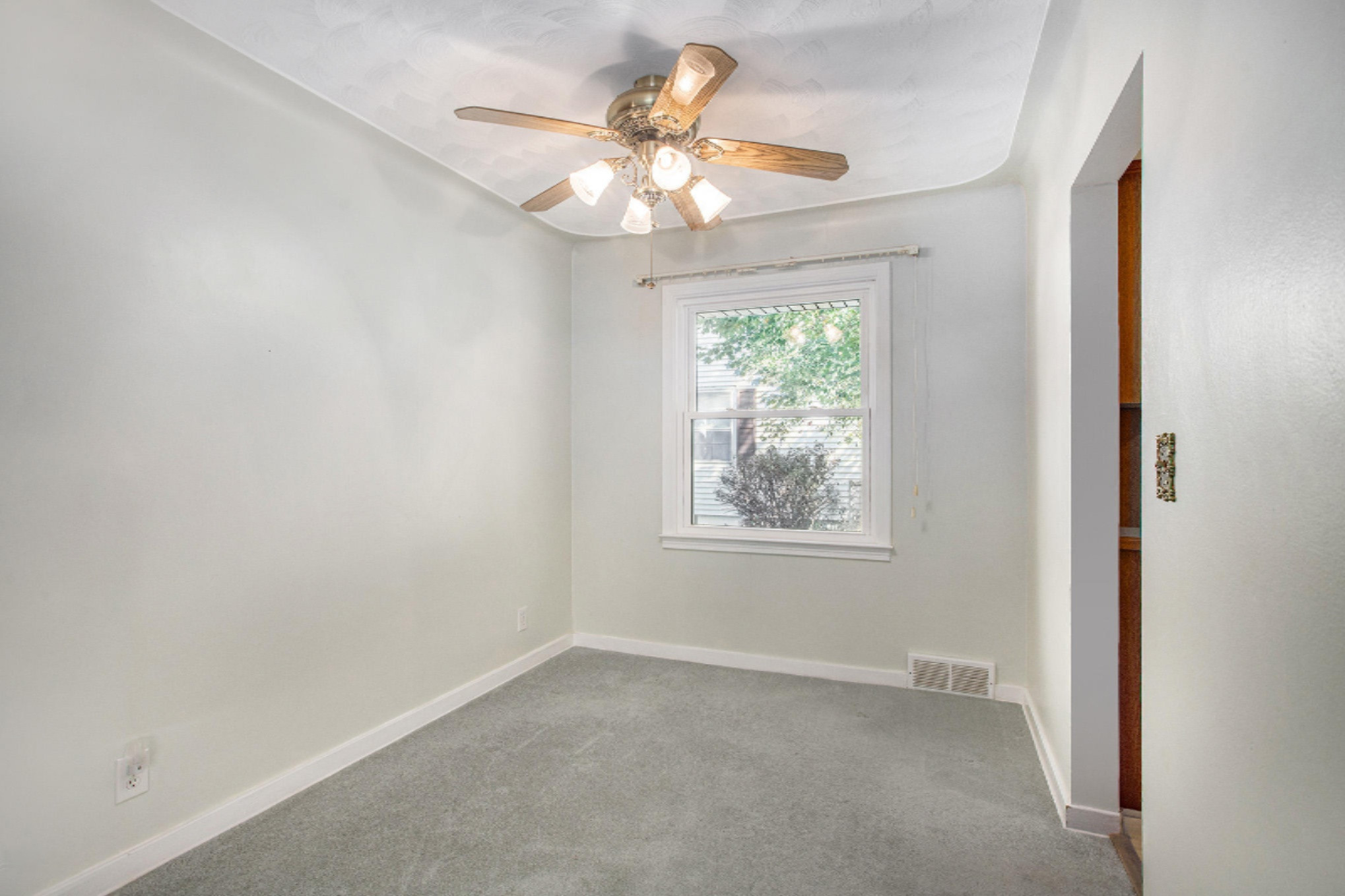 3528 Random Road Kalamazoo, MI 49004 - Photo 6 of 21 NDP DNGs_15