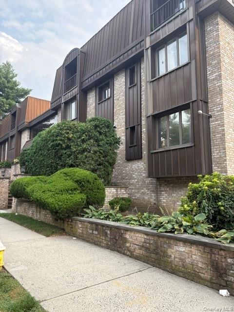 130 South Middle Neck Road, Unit 6 Great Neck, NY 11021 - Photo 1 of 12 Gallery Image 1