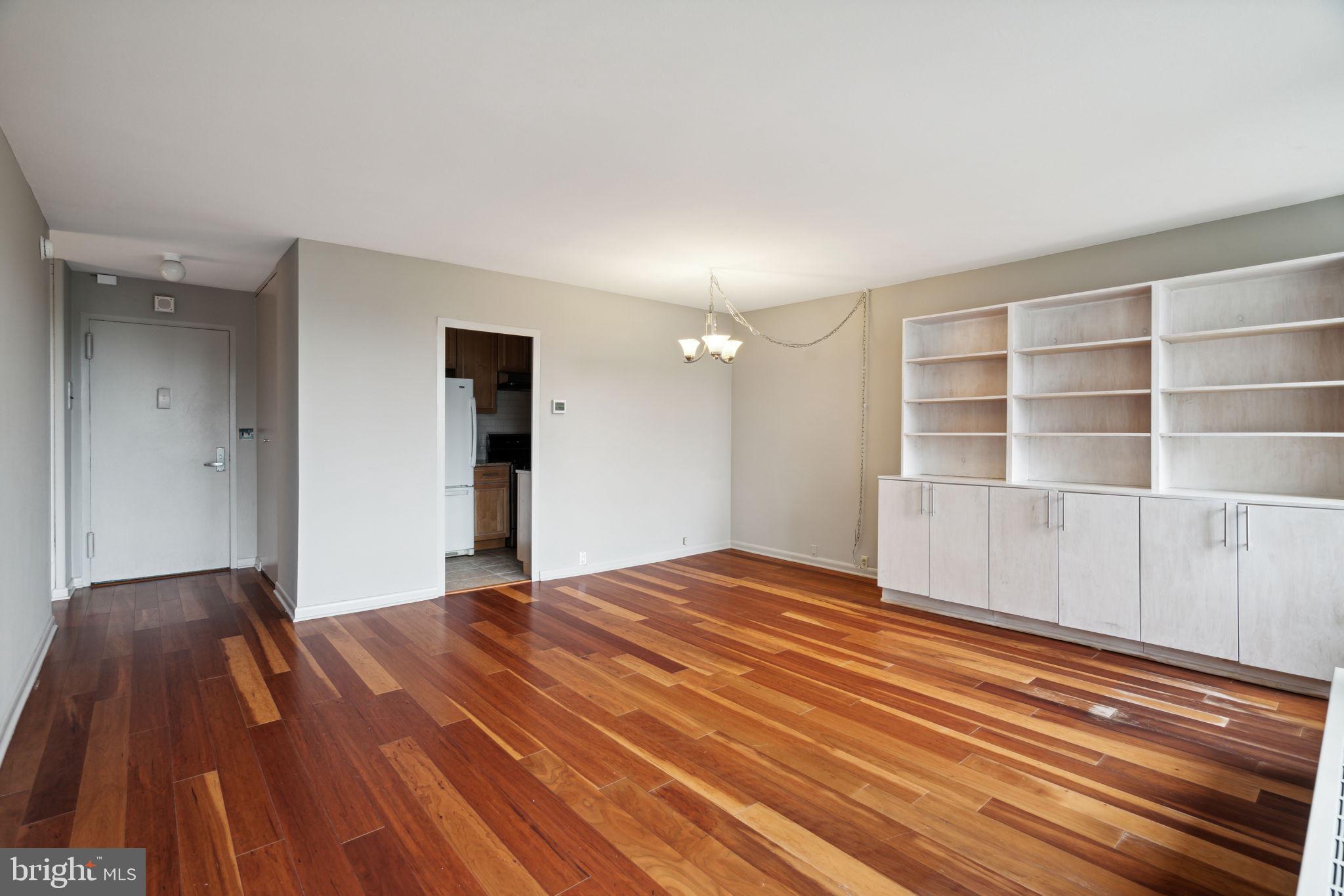 220 Locust Street, Unit 3H Philadelphia, PA 19106 - Photo 3 of 13