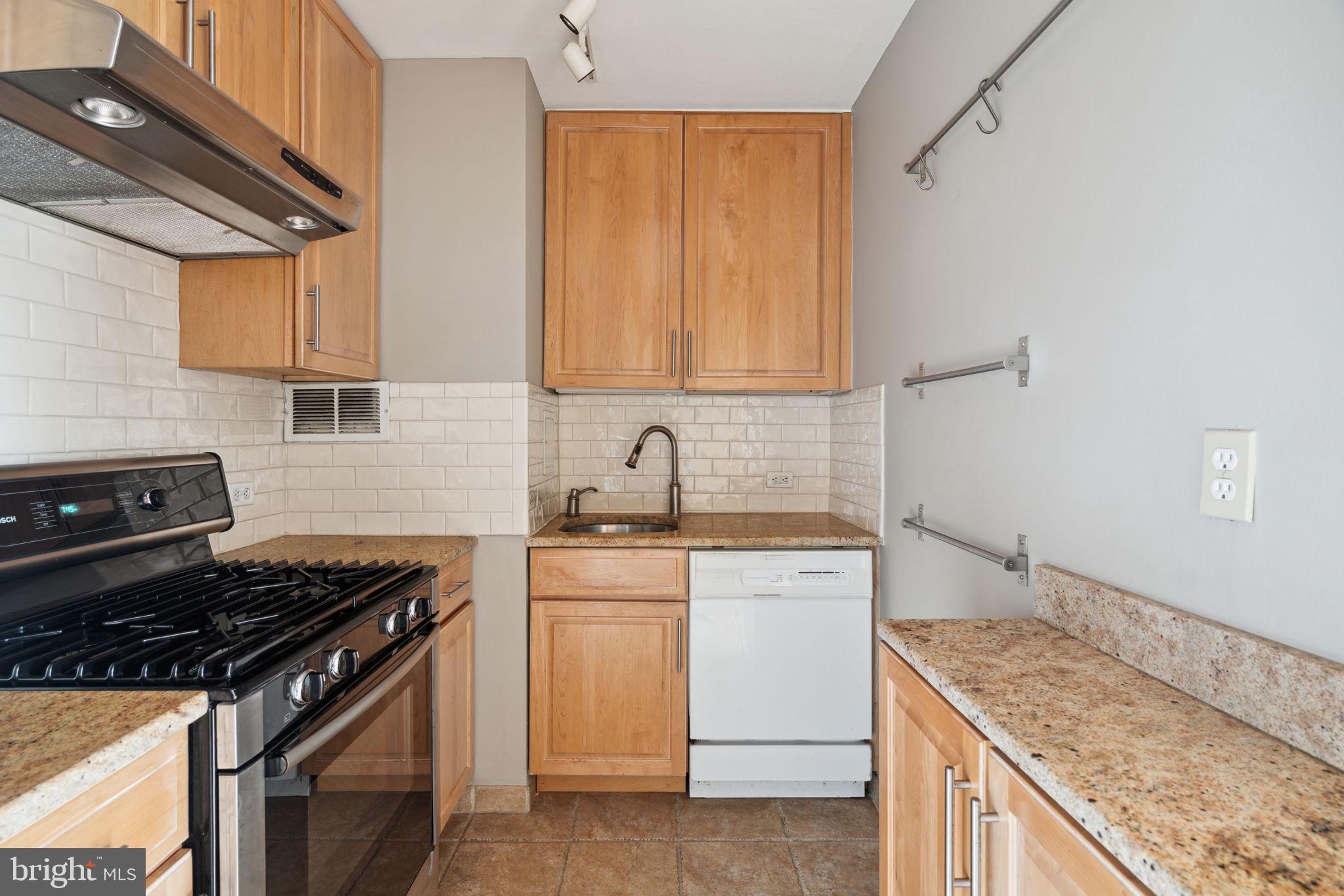 220 Locust Street, Unit 3H Philadelphia, PA 19106 - Photo 4 of 13