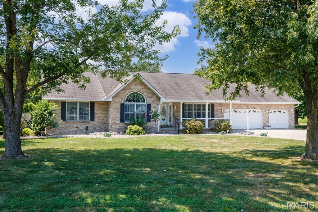 2945 Wellen Road Highland, IL 62249 - Photo 1 of 54