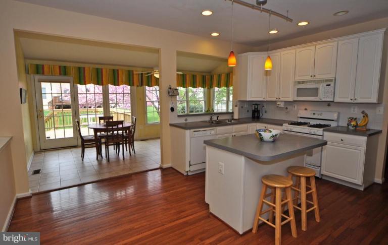 1320 Murray Downs Way Reston, VA 20194 - Photo 14 of 30 Kitchen